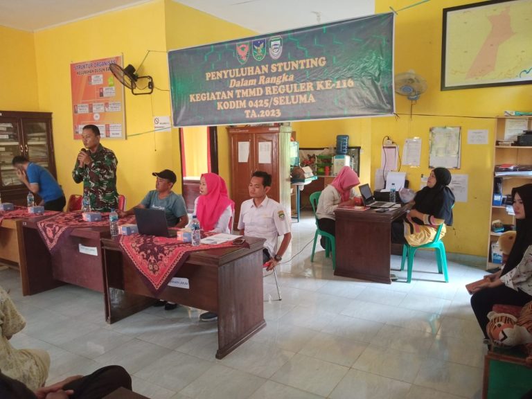 TMMD 116 Kodim 0425/Seluma, Satgas Gelar Penyuluhan Penurunan Stunting Kepada Warga Setempat TMMD 116 Kodim 0425/Seluma, Satgas Gelar Penyuluhan Penurunan Stunting Kepada Warga Setempat