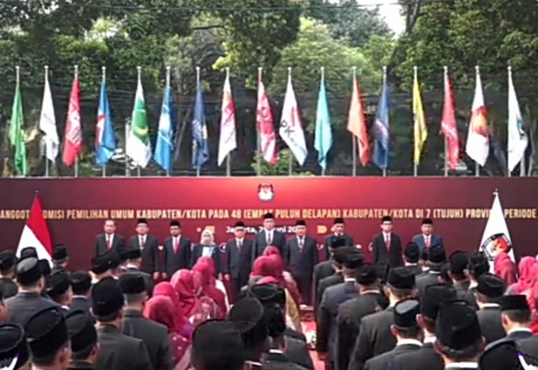 Resmi Dilantik, Hendri Arianda Nahkodai KPU Kabupaten Seluma Resmi Dilantik, Hendri Arianda Nahkodai KPU Kabupaten Seluma