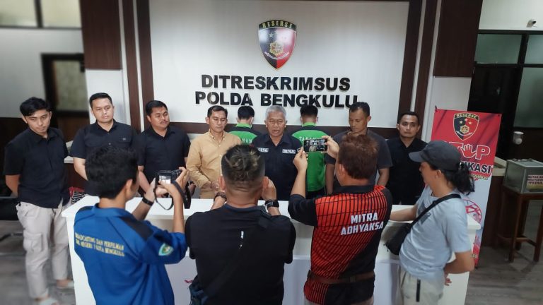 Unjal BBM Bersubsidi, Pengunjal dan Petugas SPBU di SAM Diamankan Unjal BBM Bersubsidi, Pengunjal dan Petugas SPBU di SAM Diamankan