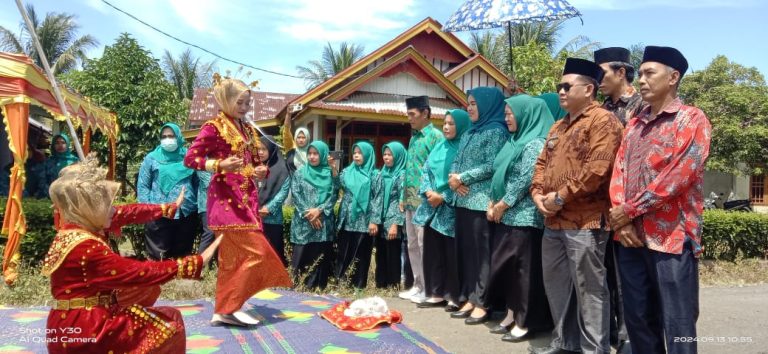 Meriah dan Hikmat, Pemdes Tanah Abang Sambut Kunjungan Penggerak PKK Dengan Tari Adat Meriah dan Hikmat, Pemdes Tanah Abang Sambut Kunjungan Penggerak PKK Dengan Tari Adat