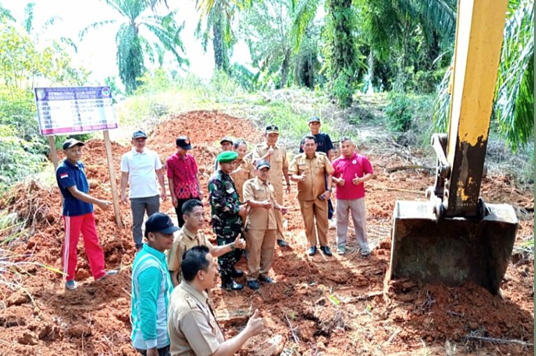Permudah Akses Petani, Melalui DD TA 2025 Pemdes Talang Kabu Buka Badan Jalan Baru Permudah Akses Petani, Melalui DD TA 2025 Pemdes Talang Kabu Buka Badan Jalan Baru