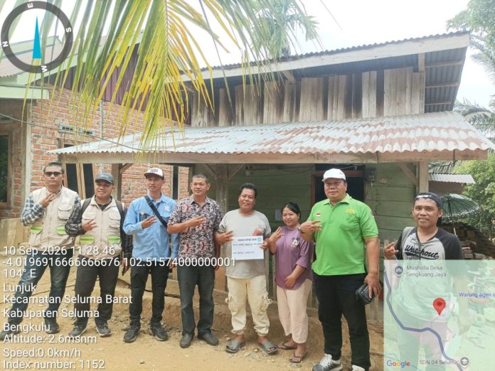 Kepala Dinas Perkimhub Seluma Erlan Suadi cek lokasi bedah rumah BSPS Seluma